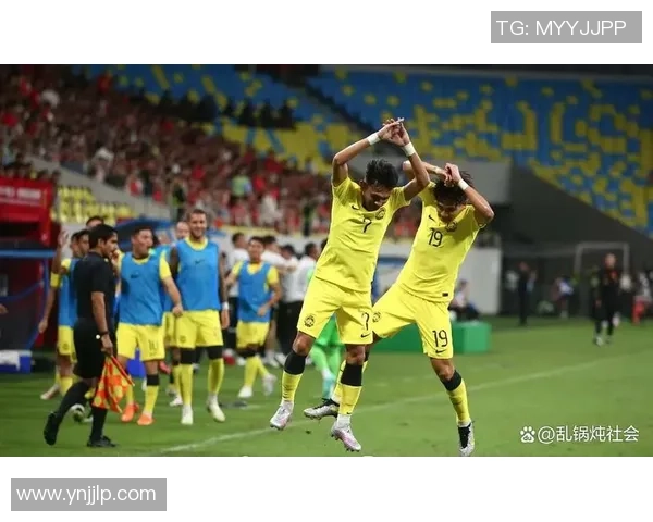 足球明星意外遭遇尴尬瞬间被扒裤子现场视频引发热议 足球明星意外遭遇尴尬瞬间被扒裤子现场视频引发热议