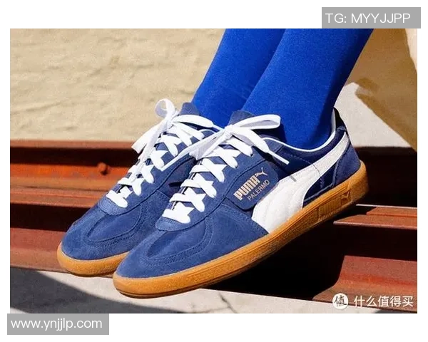 足球明星白鞋时尚搭配全景展示让你领略球场风采与潮流魅力 足球明星白鞋时尚搭配全景展示让你领略球场风采与潮流魅力