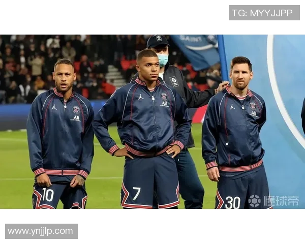 国内足球明星年薪揭秘各大俱乐部薪资差异与球员收入分析